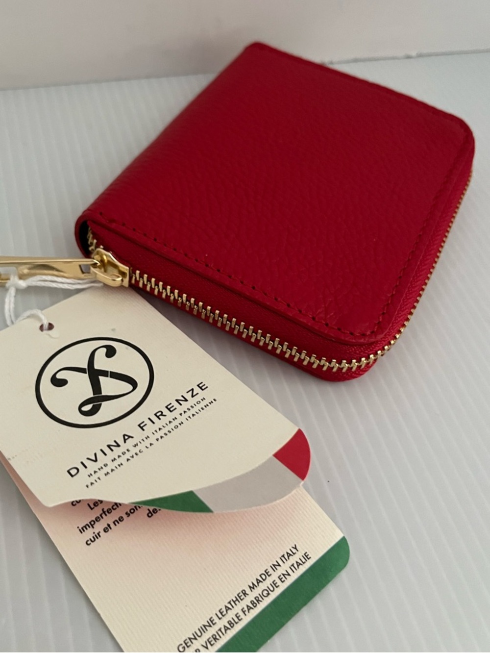 DIVINA FIRENZE ITALY Genuine Pebbled Leather Zip-around Wallet - Color Red